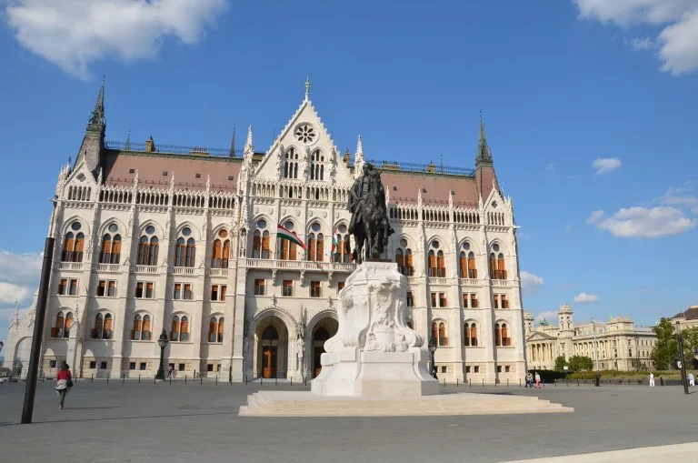 Top 10 Photospots in Budapest - Parlament